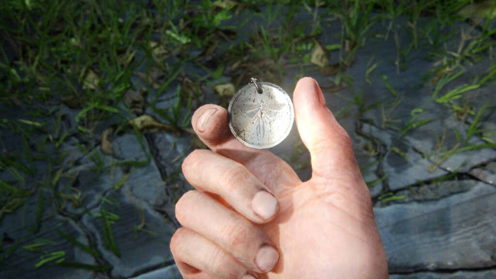 The Last of Us Part 1: Zajezdnia autobusowa – wszystkie wisiorki Firefly