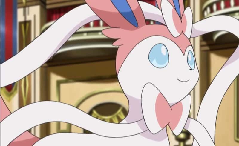 Sylveon, jak pojawia się w anime Pokémon.